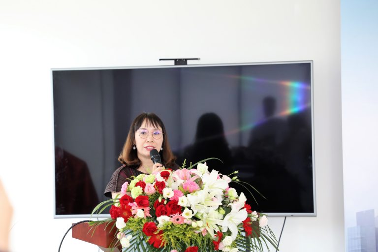 1640847023101373ijNR.jpeg qy球友会QY医药集团总裁宋青女士-768x512.jpeg